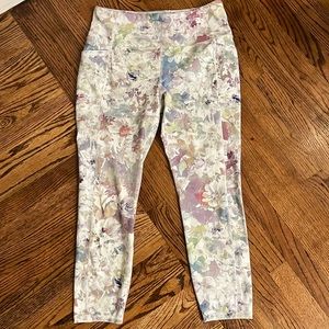 Like new Reebok athletic leggings. Capri length